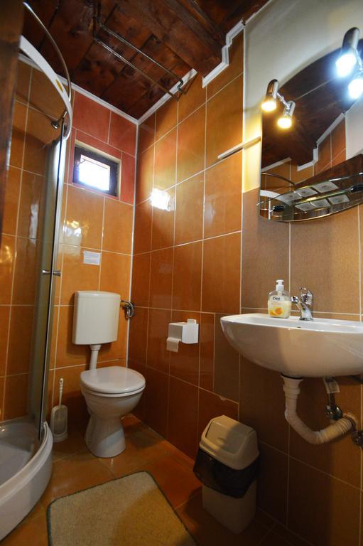 Arts And Crafts Guesthouse Baia Sprie Exterior foto